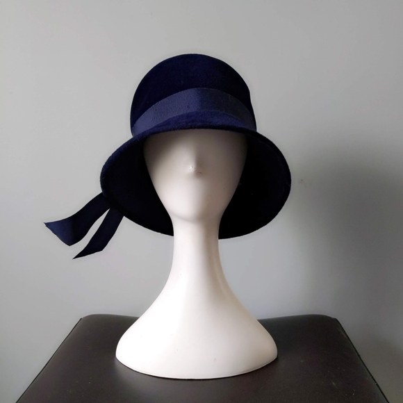 Vintage Accessories - Vintage 60s Evelyn Varon Navy Blue Fur Felt Flapper Hat Cloche Ribbon M